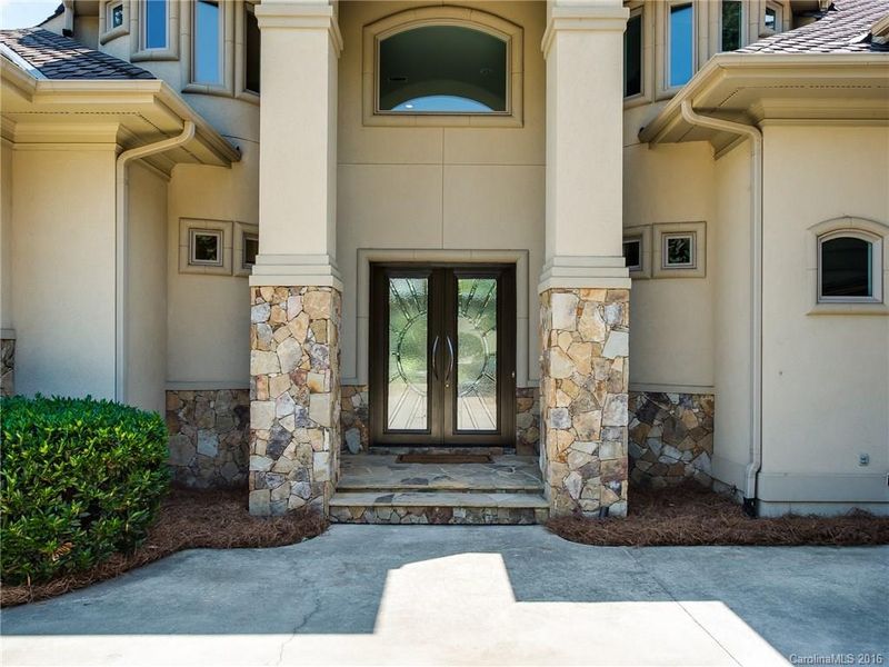 18526 Town Harbour Rd, Cornelius, NC 28031