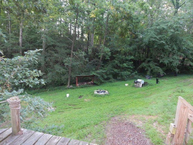 7404 Right Angle St, Sherrills Ford, NC 28673