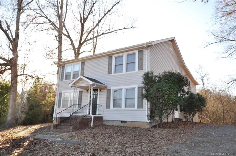 5249 Clearwater Lake Rd, Mount Holly, NC 28120