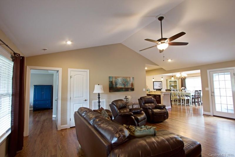 1370 Sedgewood Ln, Lincolnton, NC 28092