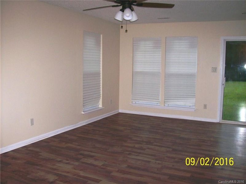 9800 Veronica Dr, Charlotte, NC 28215