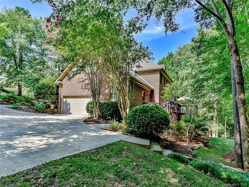 3634 Plantation Rd, Charlotte, NC 28270