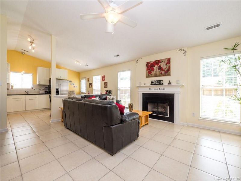 6915 Kentucky Derby Dr, Charlotte, NC 28215