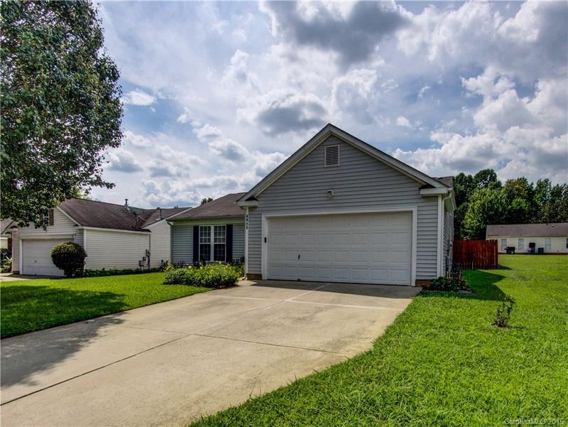 6915 Kentucky Derby Dr, Charlotte, NC 28215