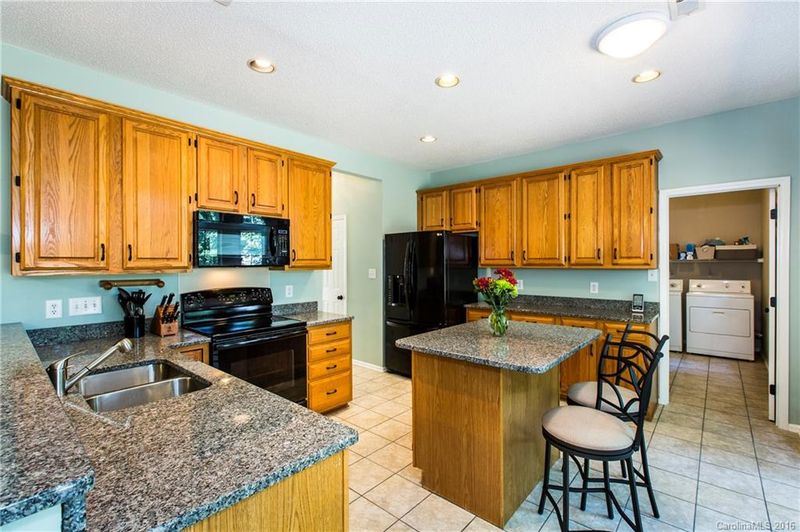 6507 Kentdale Ct, Charlotte, NC 28270