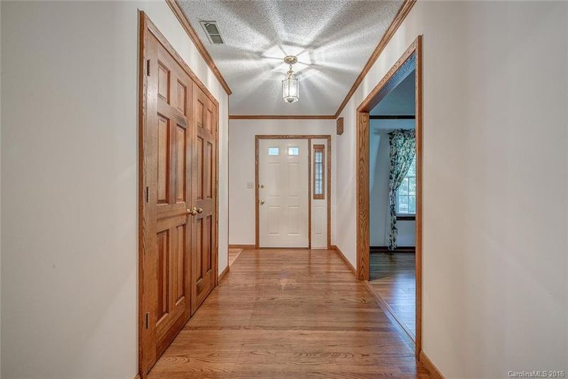 2265 Londonderry Dr, Gastonia, NC 28056