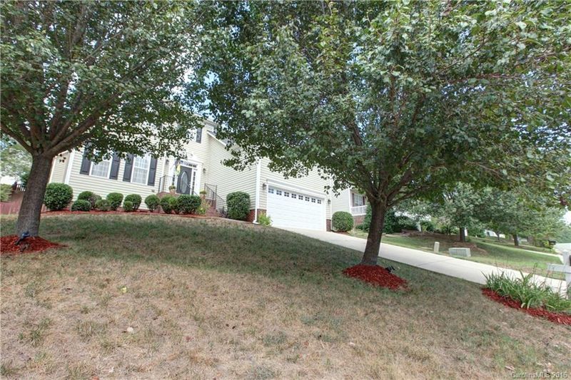 125 Tom Sawyer Ln, Mount Holly, NC 28120