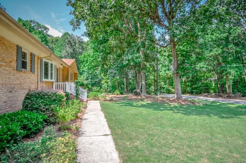 401 Robinson Ave, Matthews, NC 28104