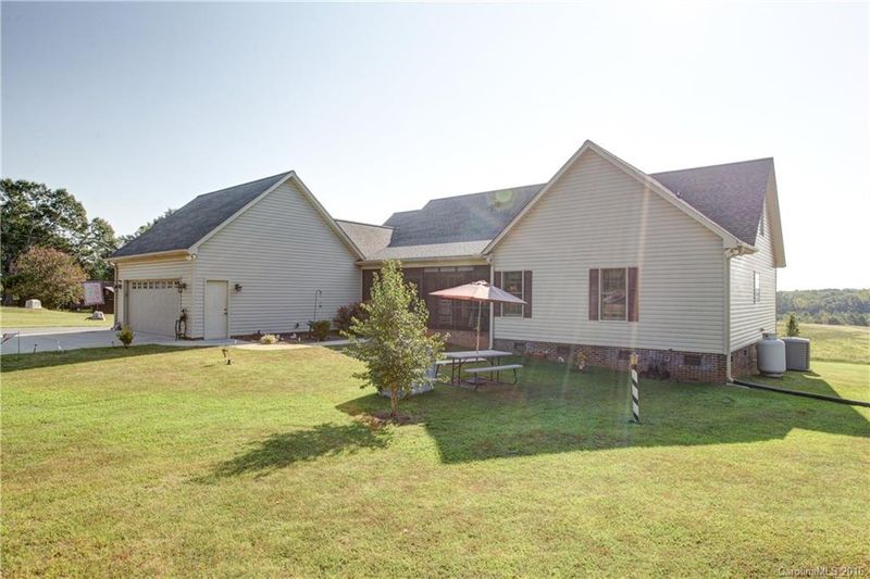 140 Red Yam Farm Rd, Dallas, NC 28034