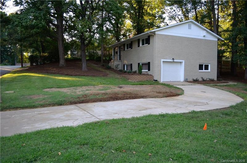 4015 Uppergate Ln, Charlotte, NC 28215
