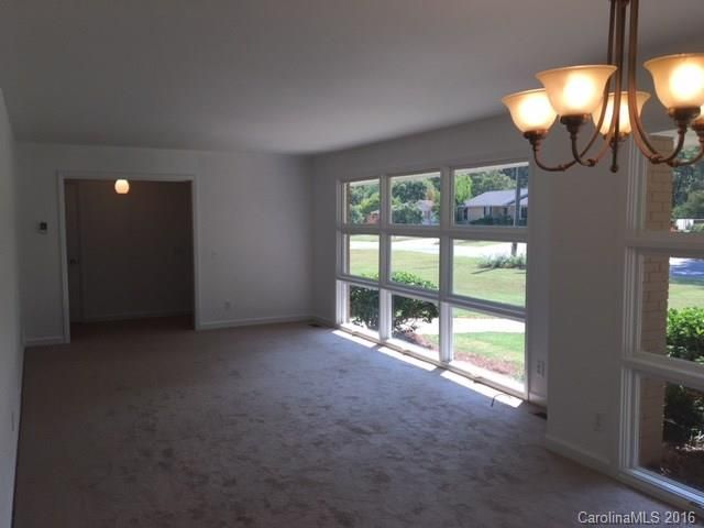 6616 Pawnee Dr, Charlotte, NC 28214