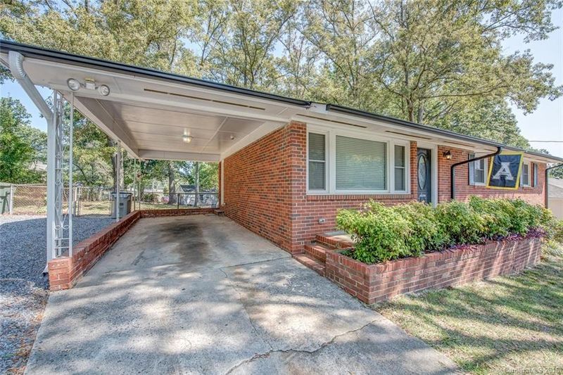 700 Forest Dr, Gastonia, NC 28054