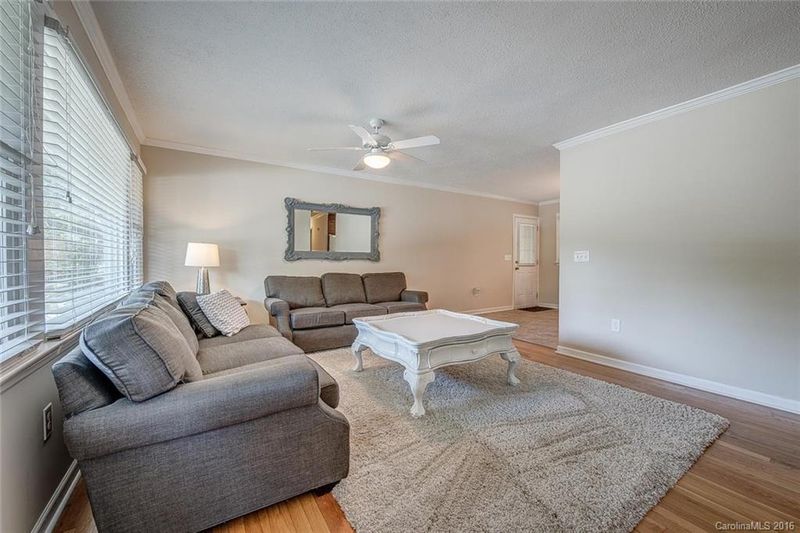 700 Forest Dr, Gastonia, NC 28054