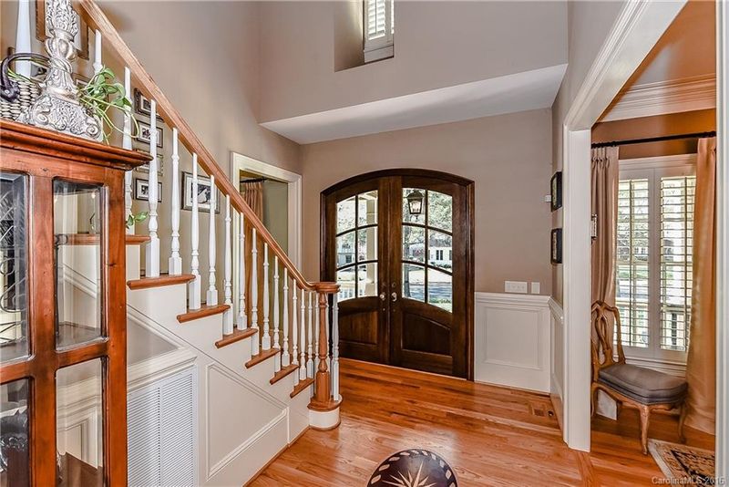 2201 Colony Rd, Charlotte, NC 28209