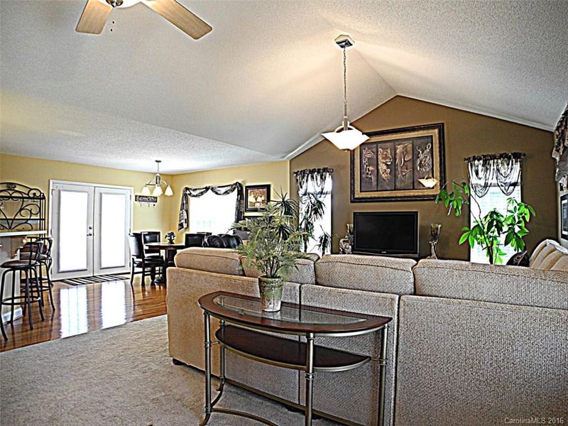 3041 Grassy Meadow Ct, Lincolnton, NC 28092