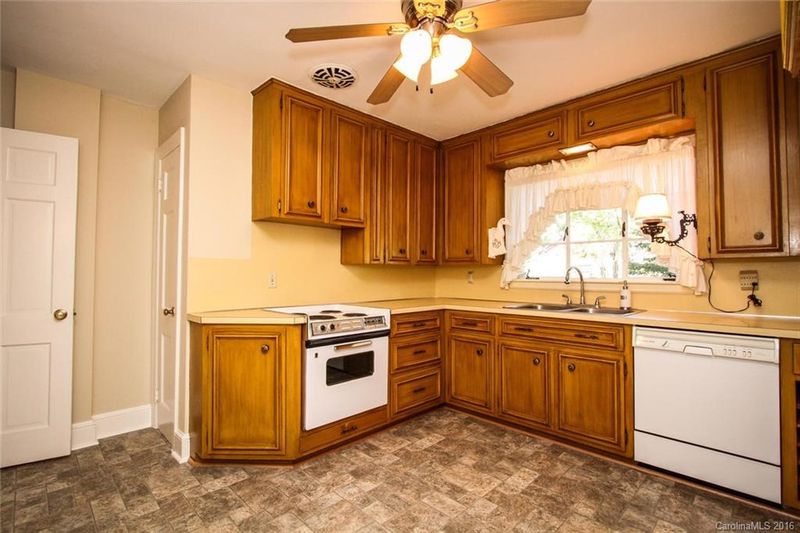 4330 Freedom Dr, Charlotte, NC 28208