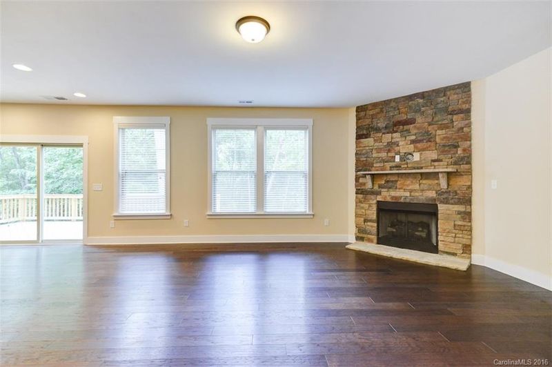 136 Tom Sawyer Ln, Mount Holly, NC 28120