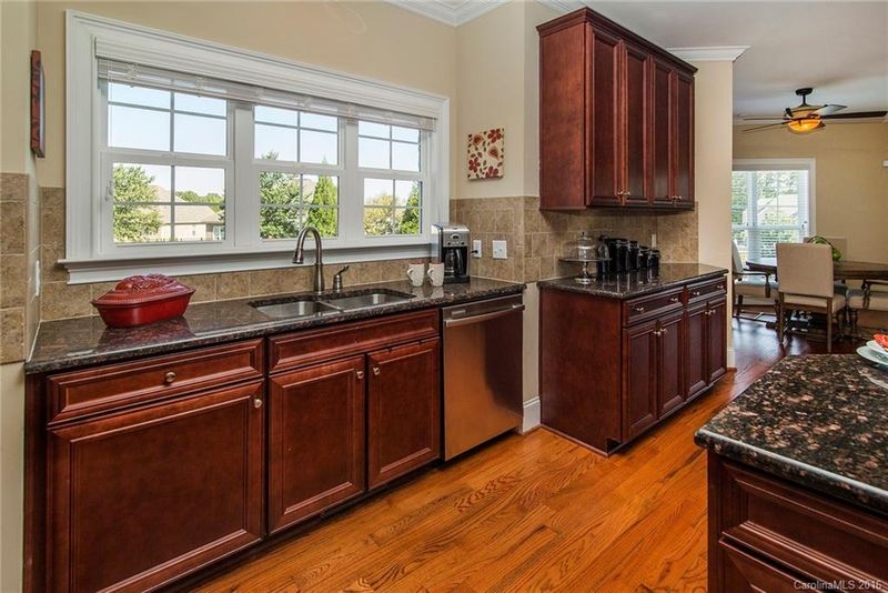 2322 Shiny Leaf Dr, Denver, NC 28037