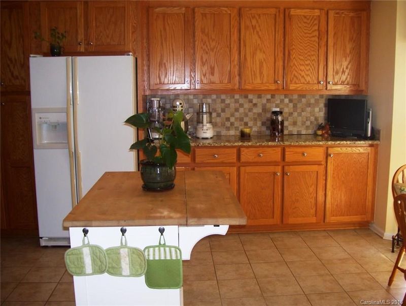 1807 Chesterfield Dr, Belmont, NC 28012