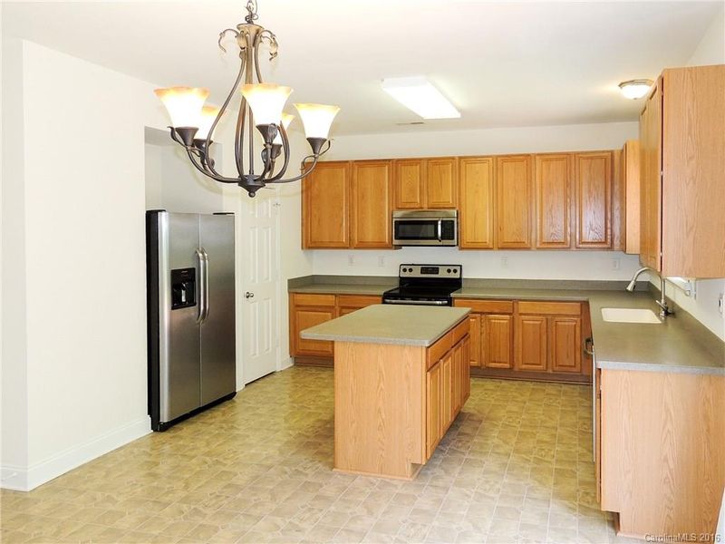 325 Tribune Dr, Charlotte, NC 28214