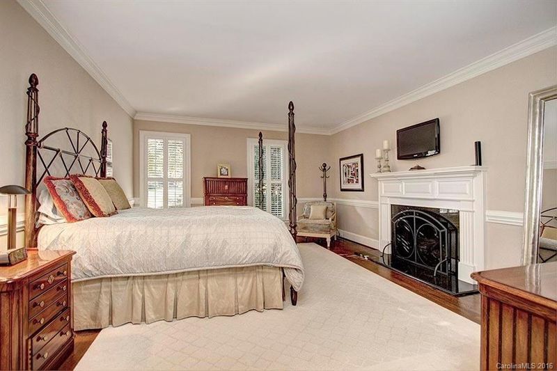 3718 Sharon Rd, Charlotte, NC 28211