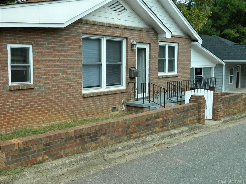 233 Dawson St, Cramerton, NC 28032
