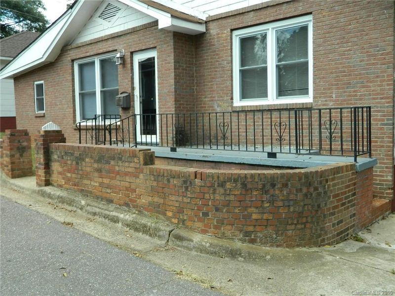 233 Dawson St, Cramerton, NC 28032