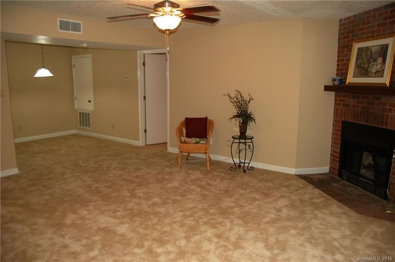 1604 Sharon Rd W #21, Charlotte, NC 28210