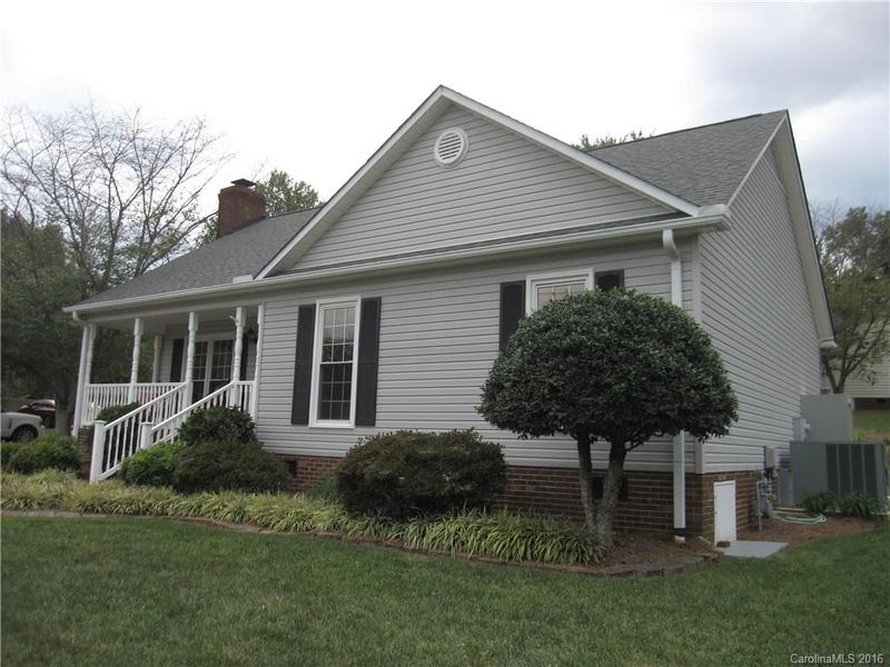 1305 Midlake Rd, Kannapolis, NC 28083