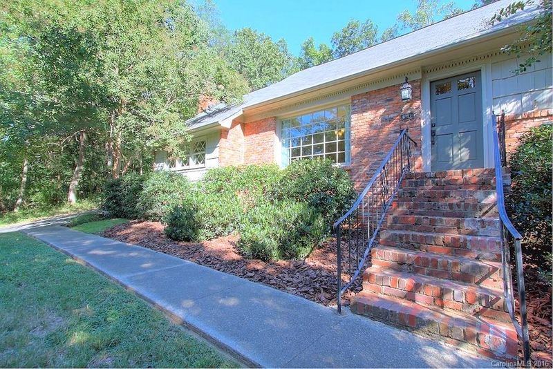 6101 Old Providence Ln, Charlotte, NC 28226