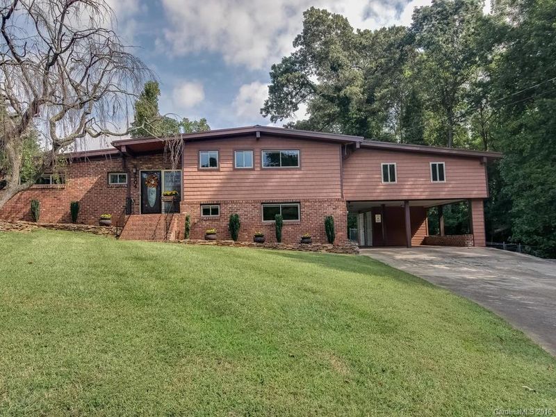 604 Hedrick Dr, Statesville, NC 28677