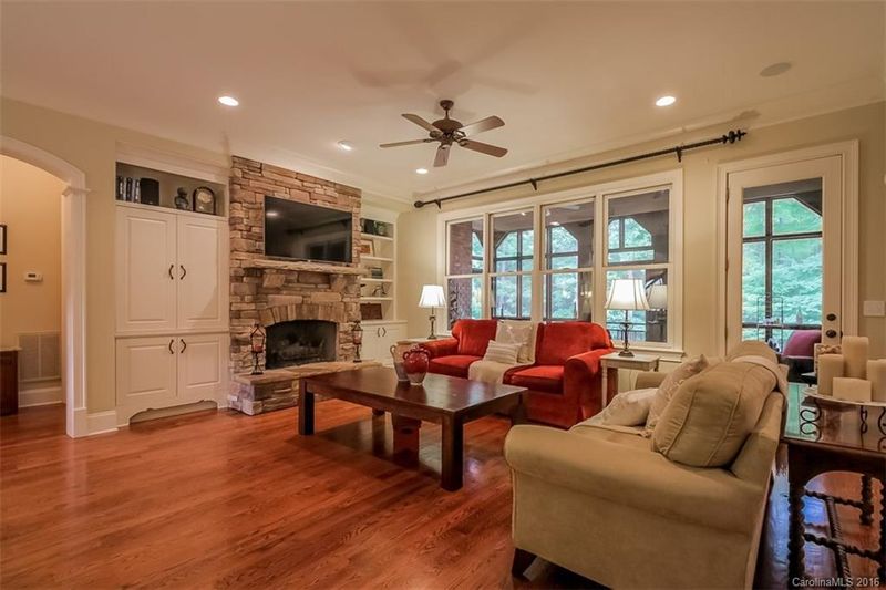 1428 Elmsford Ln, Matthews, NC 28105