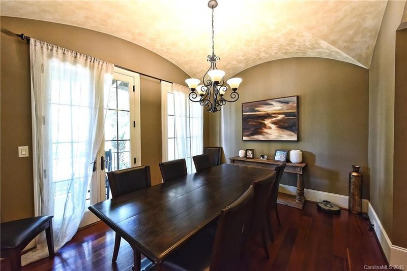 3508 Windsor Dr, Charlotte, NC 28209