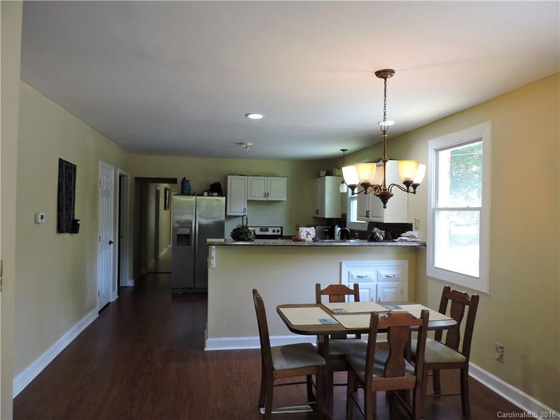 124 10th St SW, Conover, NC 28613