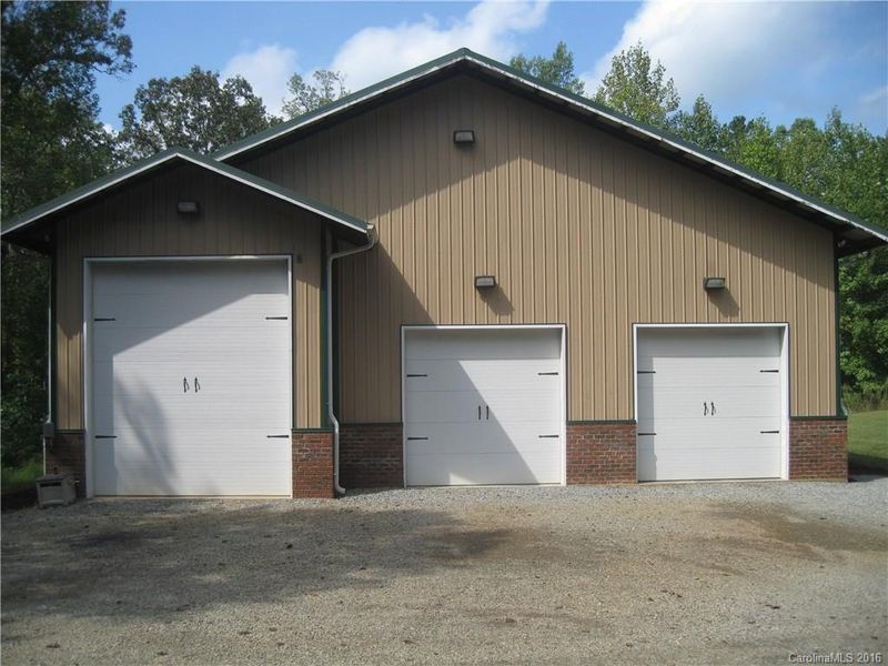 672 Firefly Ln, Iron Station, NC 28080