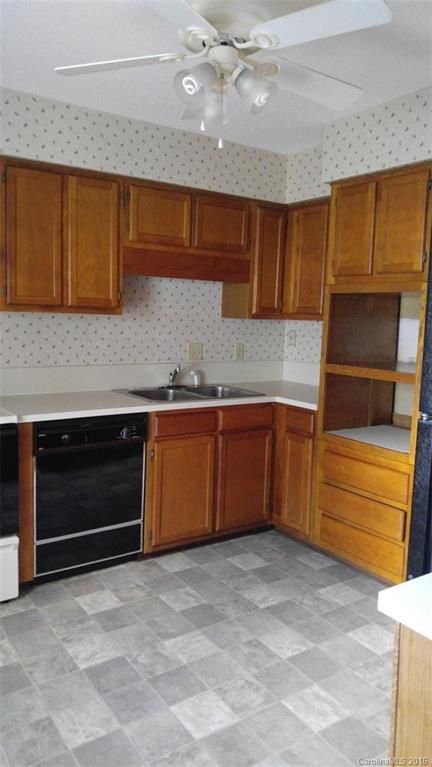 2705 Center St #63, Hickory, NC 28601