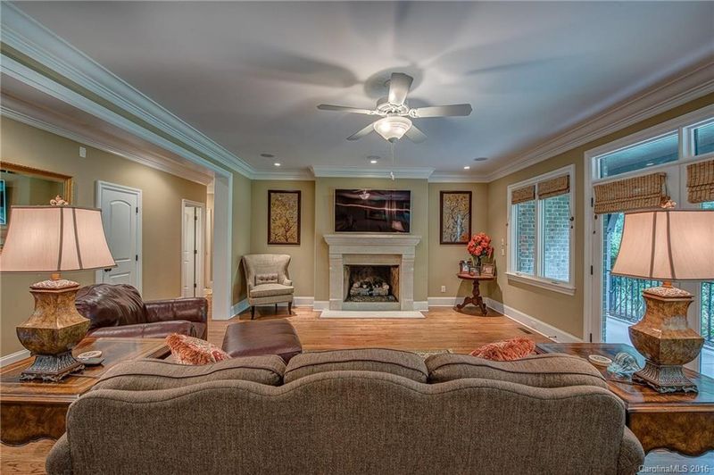 8024 Water View Dr, Belmont, NC 28012
