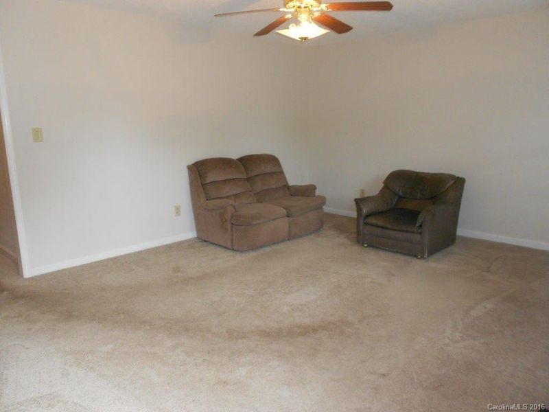529 N Spring Ave #529, Newton, NC 28658