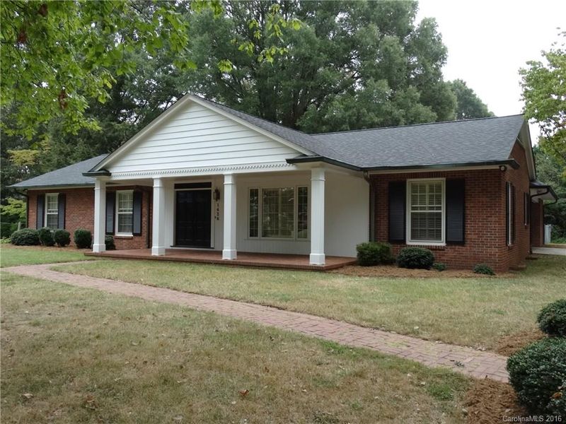 1426 8th St NW, Hickory, NC 28601