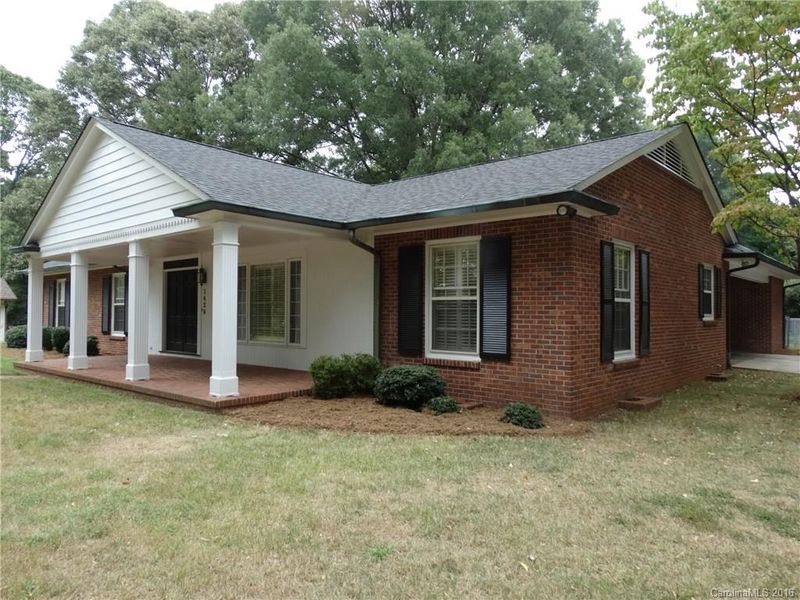 1426 8th St NW, Hickory, NC 28601
