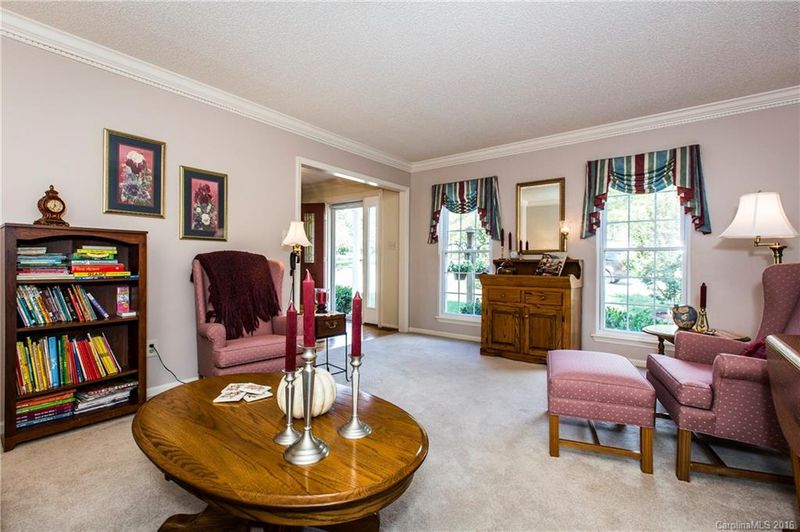 3339 Crescent Knoll Dr, Matthews, NC 28105