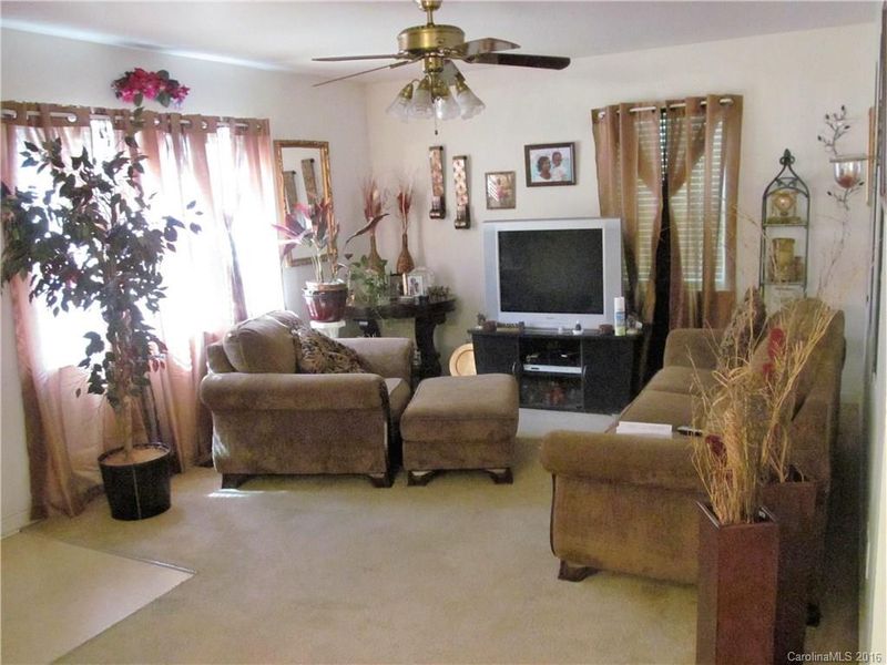 928 Mcarthur Ave, Charlotte, NC 28206