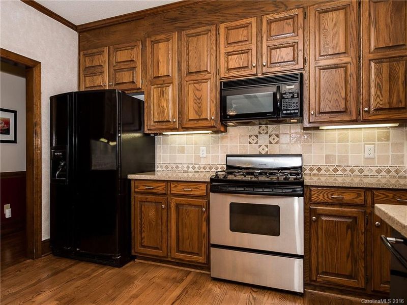 908 Amanda Dr, Matthews, NC 28104