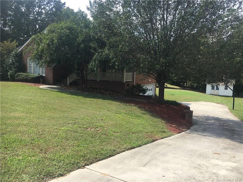 805 Brighton Dr, Kannapolis, NC 28081