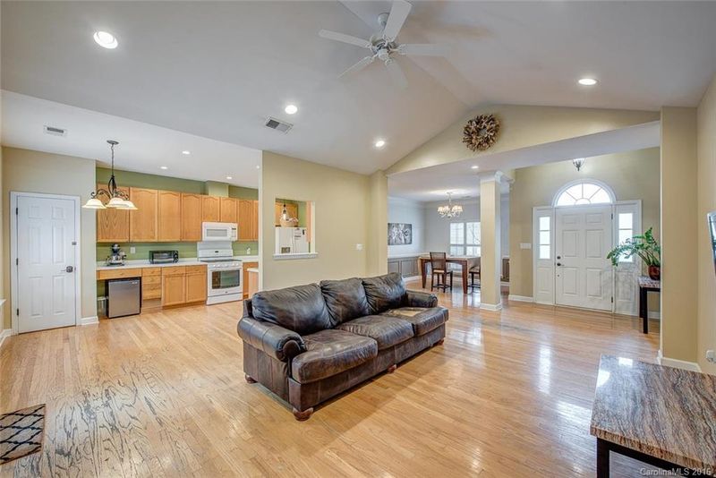 109 Mark Twain Ct, Mount Holly, NC 28120