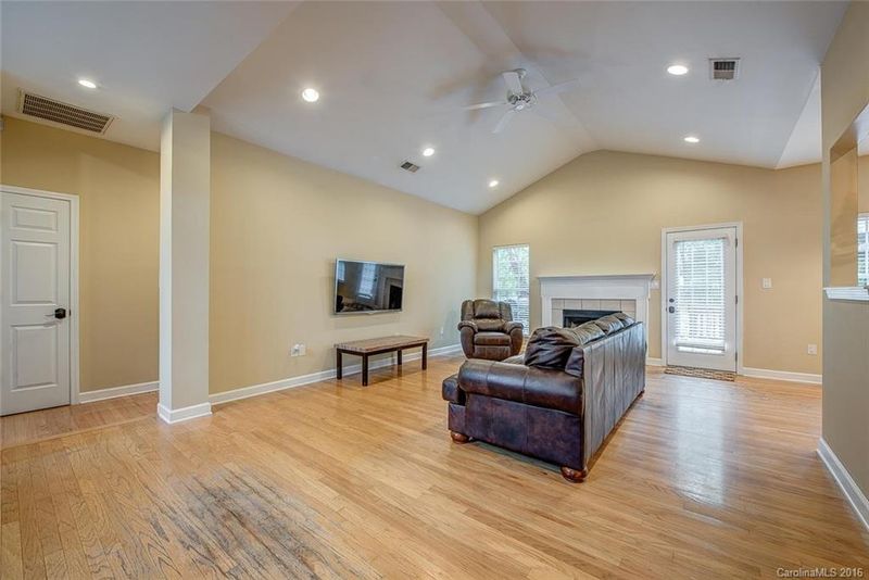 109 Mark Twain Ct, Mount Holly, NC 28120