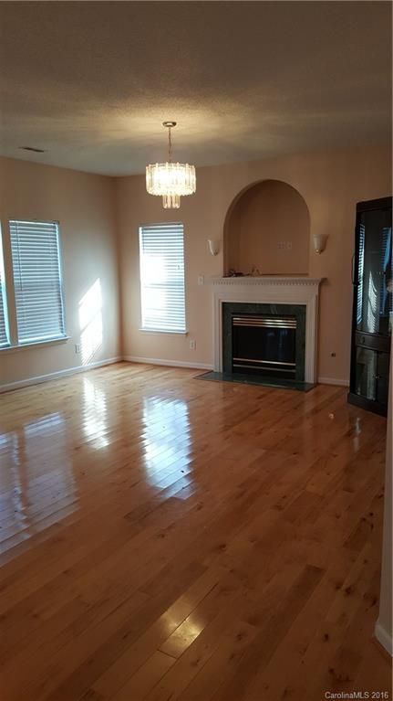 2313 Comfrey Ct, Charlotte, NC 28213