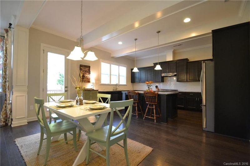 1102 Clover Ln, Matthews, NC 28104