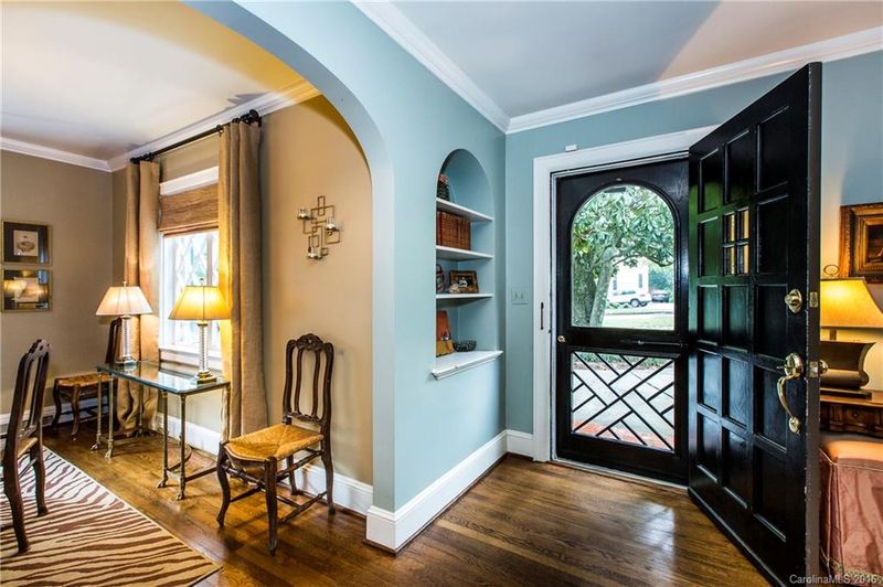 2231 Sharon Rd, Charlotte, NC 28207