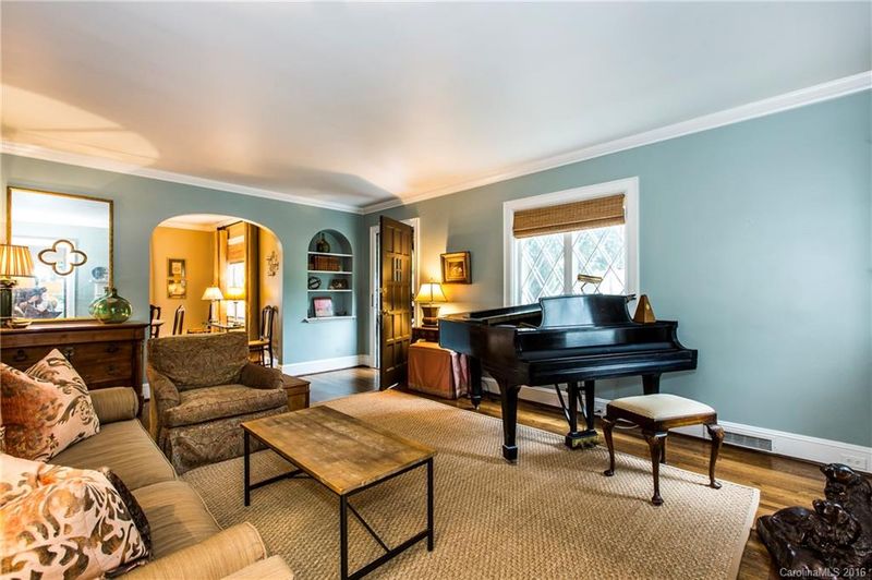 2231 Sharon Rd, Charlotte, NC 28207